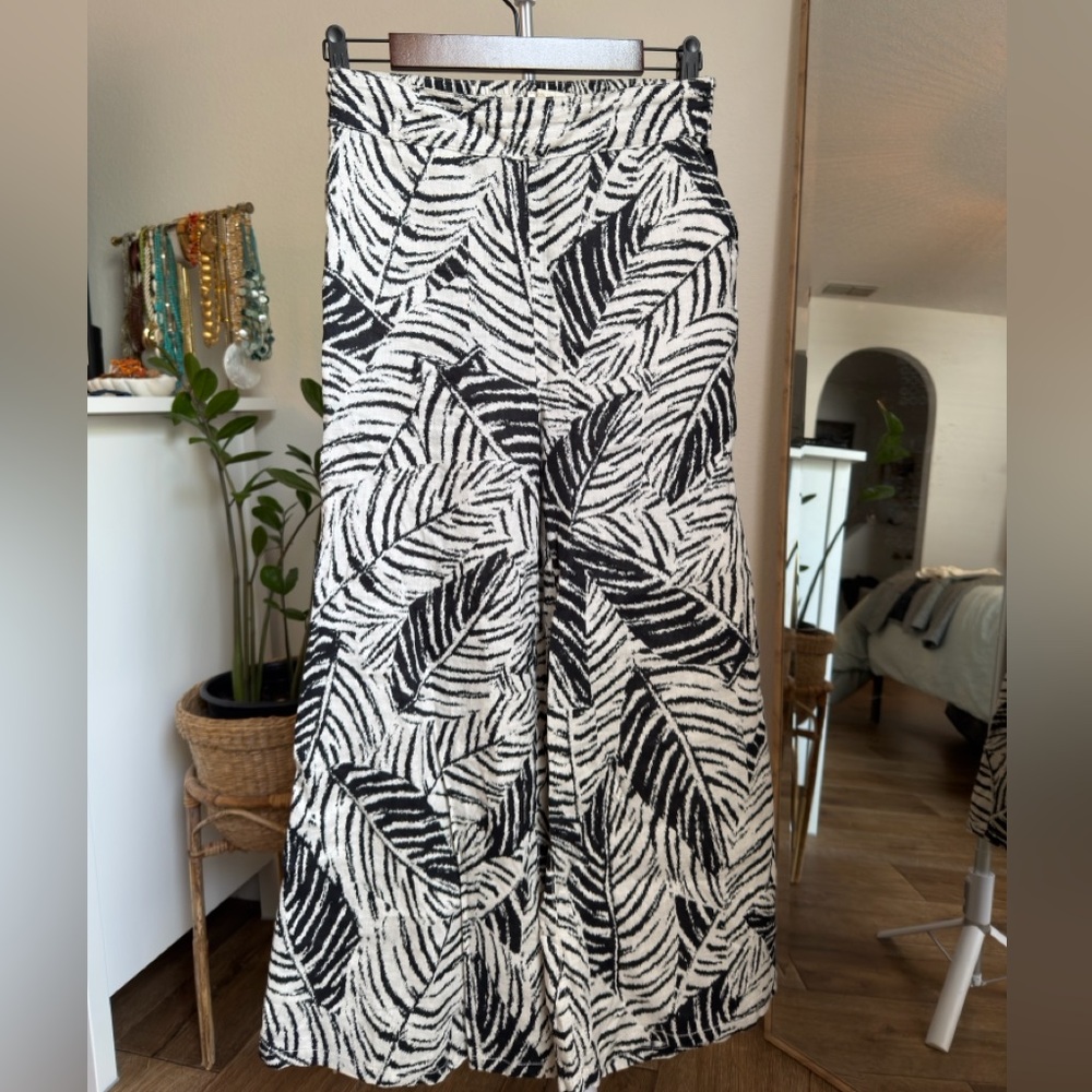 Black & White Tropical Linen Wide-Leg Pants
